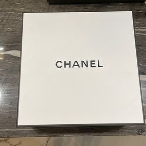 Chanel Box 9”x 9”x 4” Excellent condition 🖤🤍